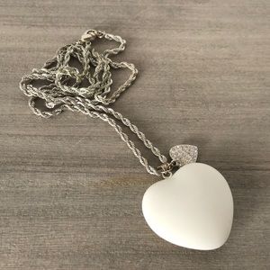 Long silver toned rope chain with solid resin heart pendant & mini rhinestone 💕